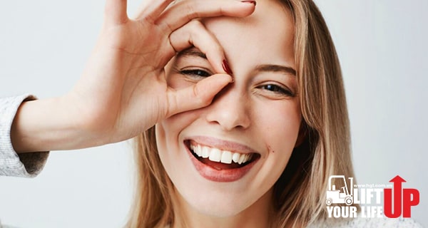 Mỉm cười bước qua